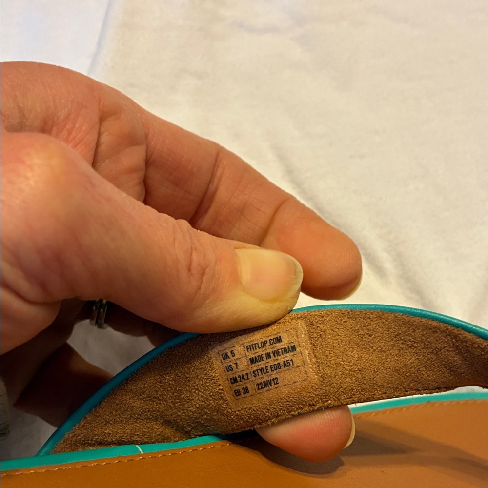 FitFlop Women's Aqua Leather Sandals - Picture 4 of 6